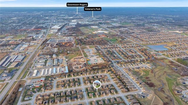 407 W Gillian Avenue, Rogers, AR 72758