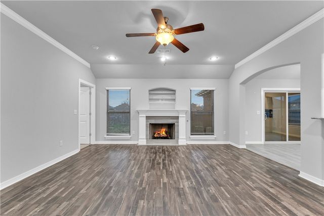 407 W Gillian Avenue, Rogers, AR 72758