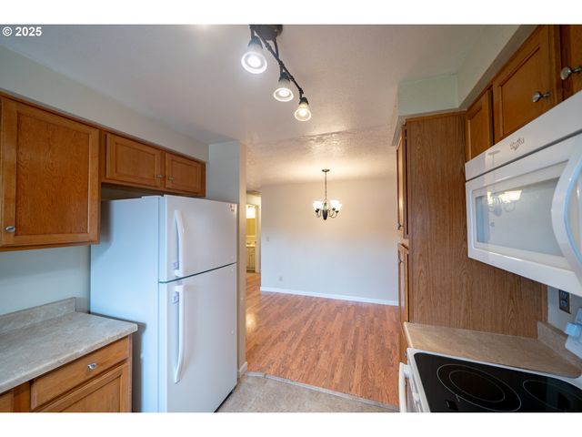 4555 SWALLOW Ct Ne, Salem, OR 97301