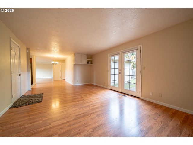 4555 SWALLOW Ct Ne, Salem, OR 97301