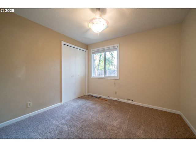 4555 SWALLOW Ct Ne, Salem, OR 97301