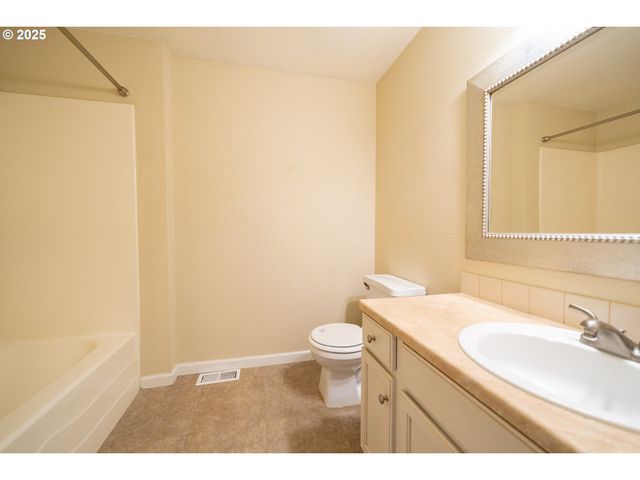 4555 SWALLOW Ct Ne, Salem, OR 97301