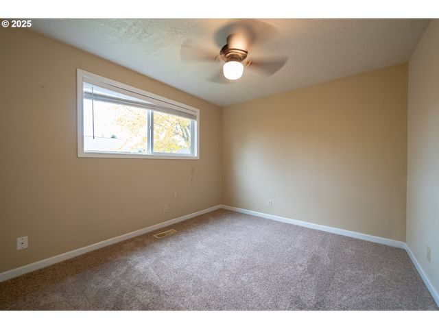 4555 SWALLOW Ct Ne, Salem, OR 97301