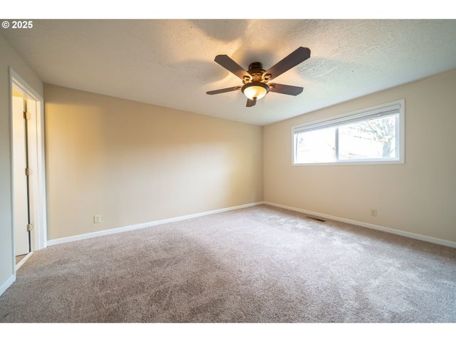 4555 SWALLOW Ct Ne, Salem, OR 97301