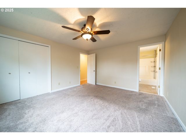 4555 SWALLOW Ct Ne, Salem, OR 97301