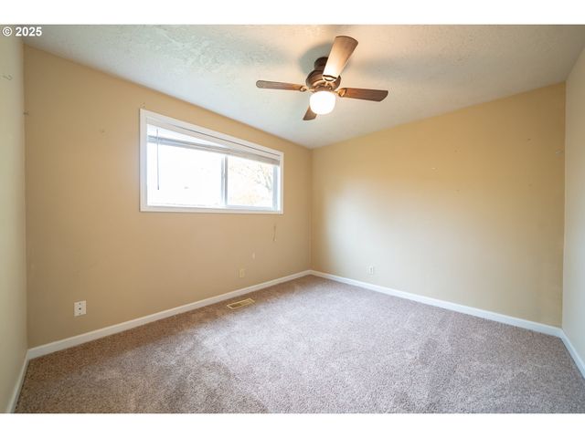 4555 SWALLOW Ct Ne, Salem, OR 97301