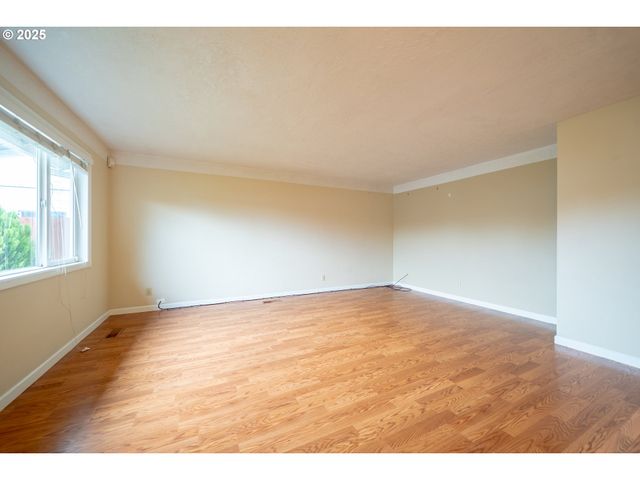 4555 SWALLOW Ct Ne, Salem, OR 97301