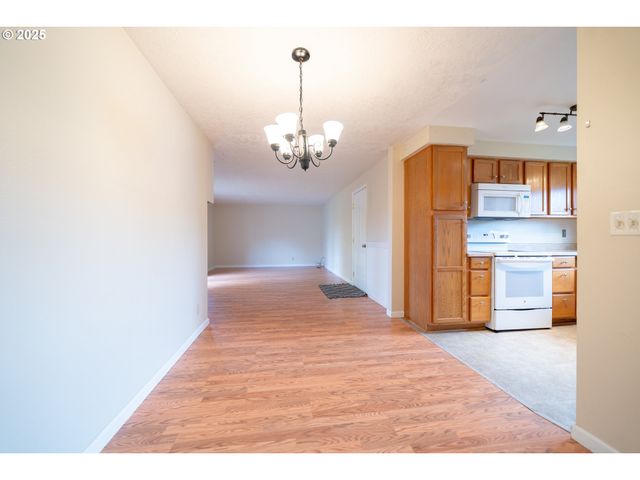 4555 SWALLOW Ct Ne, Salem, OR 97301