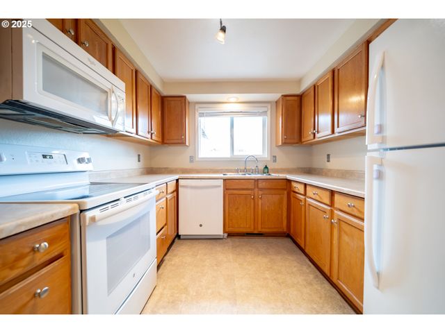 4555 SWALLOW Ct Ne, Salem, OR 97301