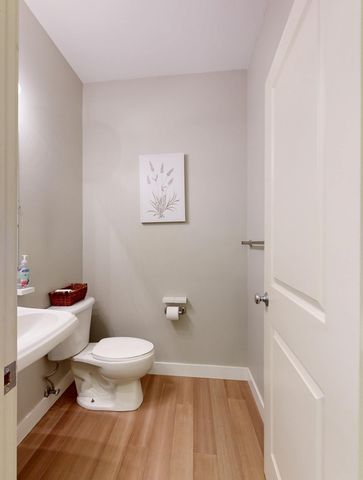 584 Payne Avenue, Saint Paul, MN 55130