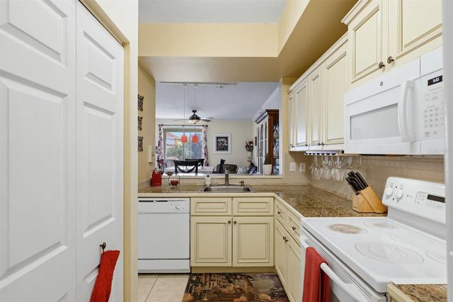 5001 BARALDI CIRCLE 22-209, Sarasota, FL 34235