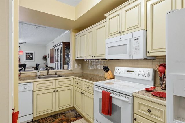 5001 BARALDI CIRCLE 22-209, Sarasota, FL 34235