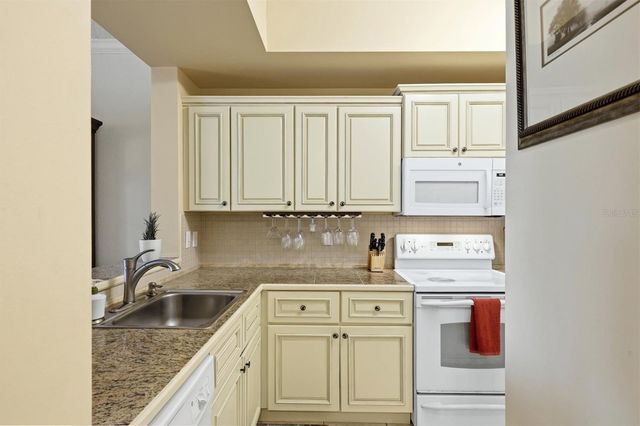 5001 BARALDI CIRCLE 22-209, Sarasota, FL 34235