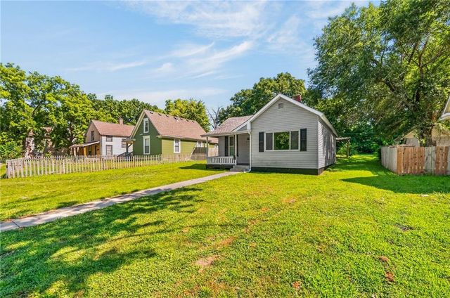 435 Ford Avenue, Liberty, MO 64068