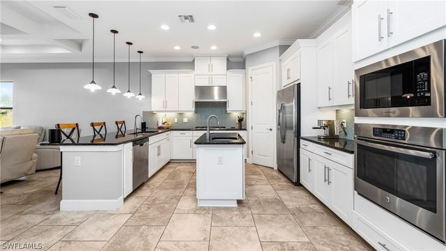 8591 Maggiore CT, Naples, FL 34114