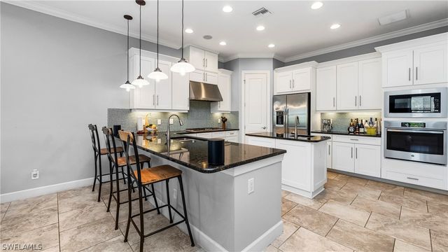 8591 Maggiore CT, Naples, FL 34114