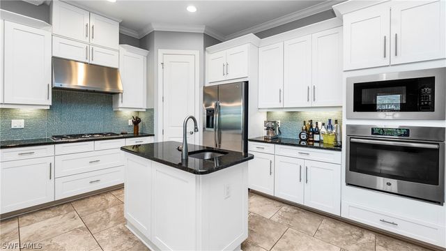 8591 Maggiore CT, Naples, FL 34114