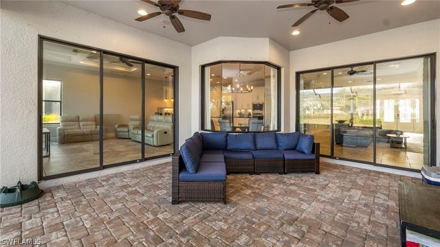 8591 Maggiore CT, Naples, FL 34114