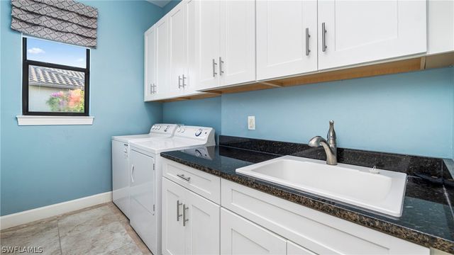 8591 Maggiore CT, Naples, FL 34114