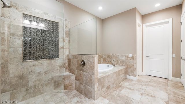 8591 Maggiore CT, Naples, FL 34114