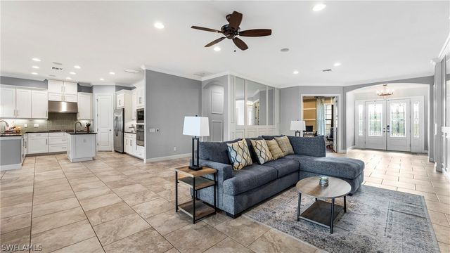 8591 Maggiore CT, Naples, FL 34114