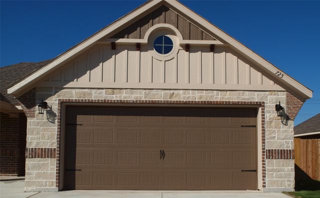 725 Raylan Street, Springtown, TX 76082