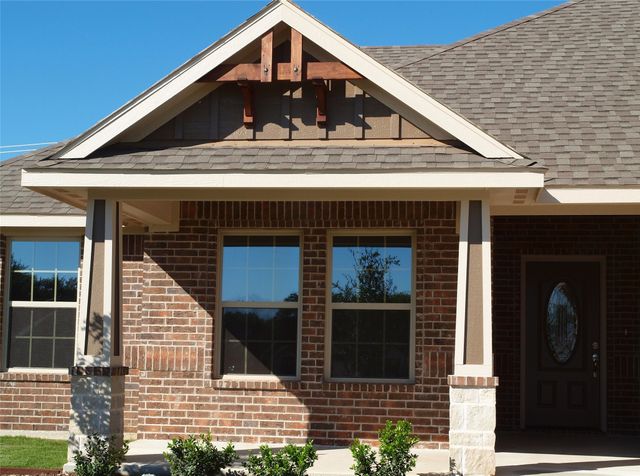725 Raylan Street, Springtown, TX 76082