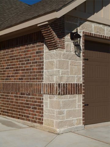 725 Raylan Street, Springtown, TX 76082