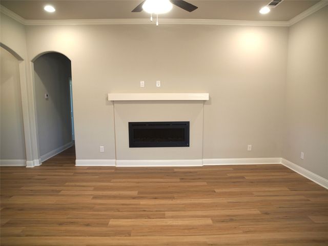 725 Raylan Street, Springtown, TX 76082