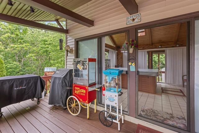 42 Brown Hill Road, Hampstead, NH 03826