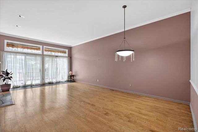 42689 Jason Court 107, Sterling Heights, MI 48313