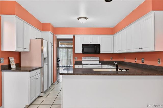 42689 Jason Court 107, Sterling Heights, MI 48313