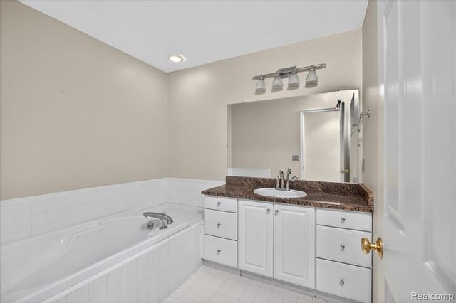 42689 Jason Court 107, Sterling Heights, MI 48313