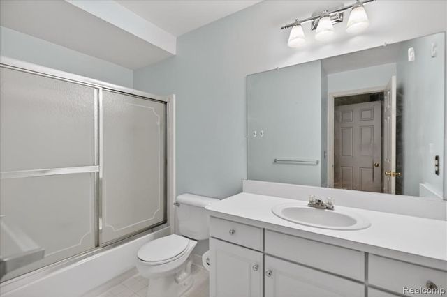 42689 Jason Court 107, Sterling Heights, MI 48313