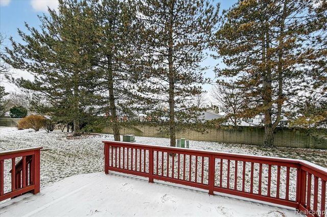 42689 Jason Court 107, Sterling Heights, MI 48313