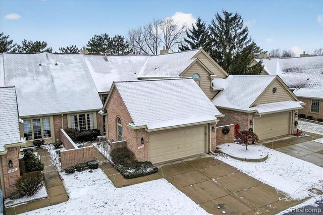 42689 Jason Court 107, Sterling Heights, MI 48313