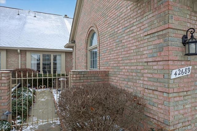 42689 Jason Court 107, Sterling Heights, MI 48313