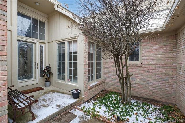 42689 Jason Court 107, Sterling Heights, MI 48313
