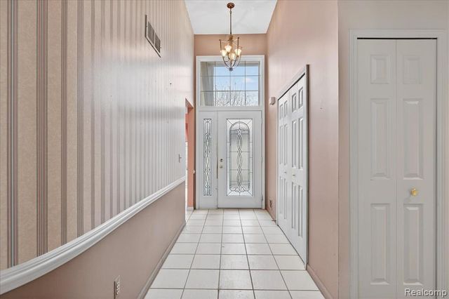 42689 Jason Court 107, Sterling Heights, MI 48313