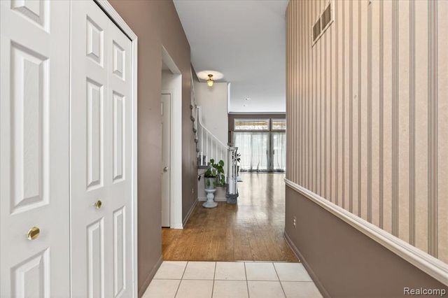 42689 Jason Court 107, Sterling Heights, MI 48313