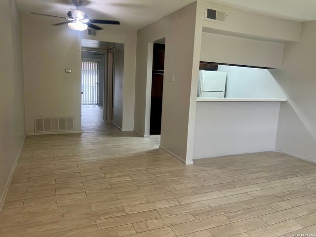 8702 Village Dr Apt 813, San Antonio, TX 78217
