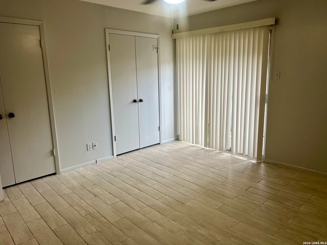 8702 Village Dr Apt 813, San Antonio, TX 78217