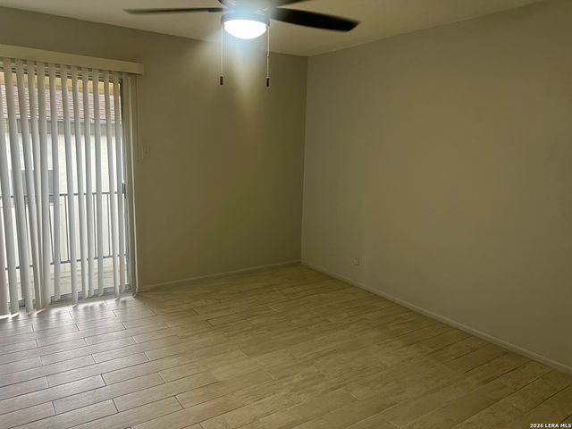 8702 Village Dr Apt 813, San Antonio, TX 78217