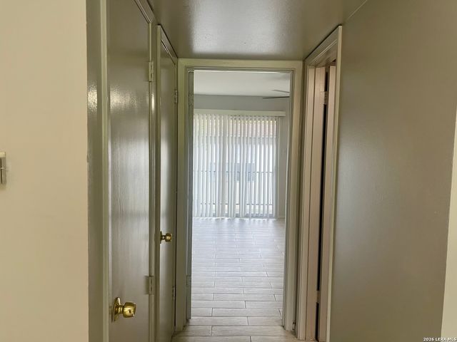 8702 Village Dr Apt 813, San Antonio, TX 78217