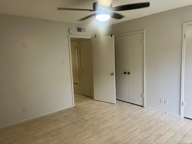 8702 Village Dr Apt 813, San Antonio, TX 78217