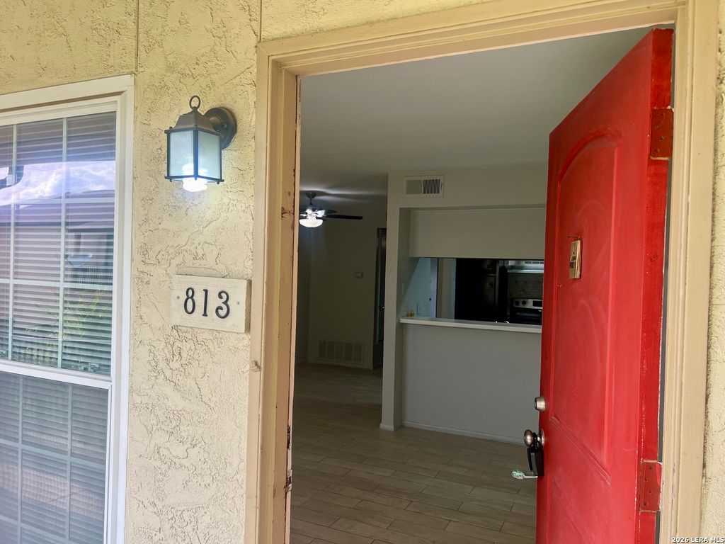8702 Village Dr Apt 813, San Antonio, TX 78217