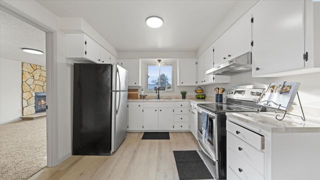 5026 W 4th Pl, Kennewick, WA 99336