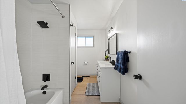 5026 W 4th Pl, Kennewick, WA 99336