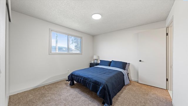 5026 W 4th Pl, Kennewick, WA 99336