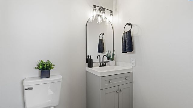 5026 W 4th Pl, Kennewick, WA 99336